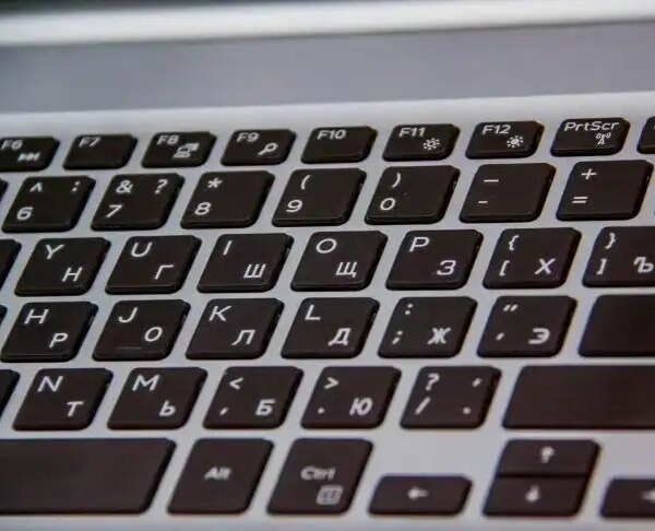 Дзен запустив ІІ-асистента «Гліф»: допоможе розібратися в новинах