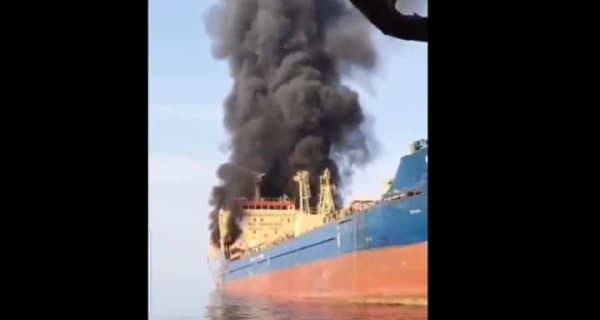 Американський танкер Skylight, що потрапив під санкції, атаковано Іраном поряд з Оманом.