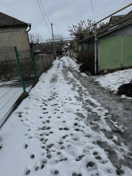 фото провулка, в який нібито «неможливо» було заїхати