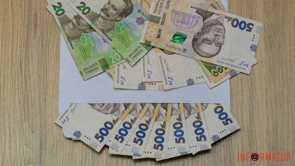 Гроші в конверті, фото: Інформатор