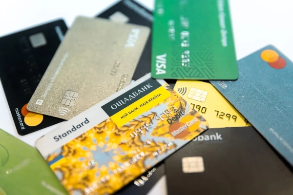 Банківські картки, фото: Інформатор