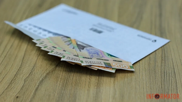 Гроші в конверті, фото: Інформатор Гроші в конверті, фото: Інформатор