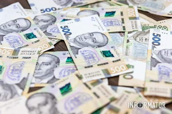 Загальна сума всіх винагород обмежена 460 000 гривень на місяць, фото: Інформатор Загальна сума всіх винагород обмежена 460 000 гривень на місяць, фото: Інформатор