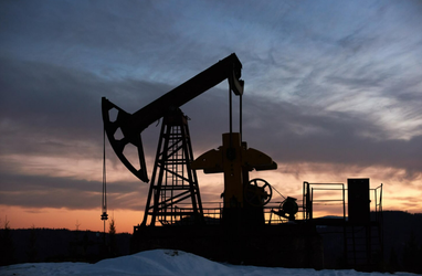 За даними Bloomberg, світові запаси нафти зменшилися на мільйони барелів.