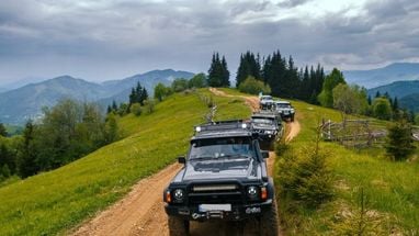 Збитки довкіллю від нелегального джипінгу в заповідниках сягнули близько 1,4 мільйона гривень.