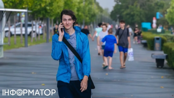 Абонент мобільного зв'язку Фото: Інформатор Абонент мобільного зв'язку Фото: Інформатор