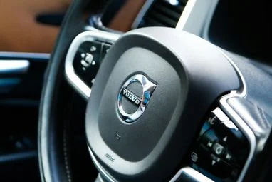 Автомобілі Volvo тепер можуть виявляти небезпеку швидше за водія і сповіщати інші машини.