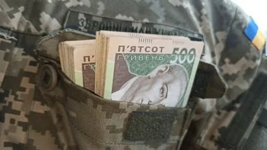 Які фінансові питання слід врахувати перед вступом на військову службу