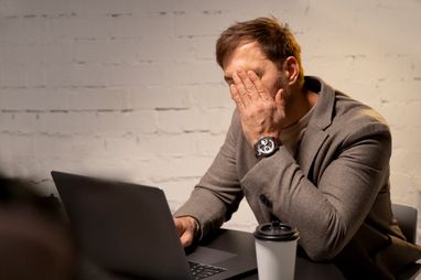 Працівник може відмовитись від виконання наказу керівника, якщо цей наказ є незаконним. Незаконним вважається наказ, який суперечить чинному законодавству, нормативно-правовим актам, або порушує права працівника. У такому випадку працівник має право повідомити про це керівника письмово, вказавши причини відмови. Якщо керівник наполягає на виконанні незаконного наказу, працівник може звернутися до вищого керівництва або до профспілки.