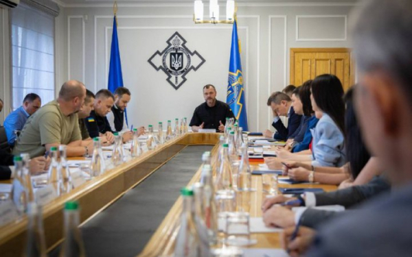 Рада національної безпеки і оборони та підприємства спільними зусиллями працюватимуть над убезпеченням сховищ і транспортних шляхів від ворожих атак.