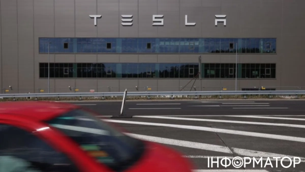 Tesla мусить відкликати 3 мільйони автомобілів через проблеми з безпекою.