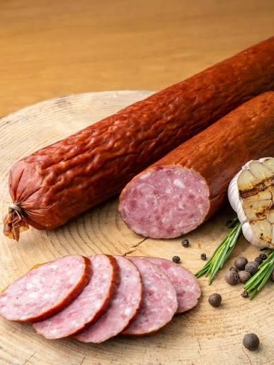До тридцяти відсотків продуктів в Україні можуть бути підробкою: найчастіше підробляють молочні продукти та ковбасні вироби.
