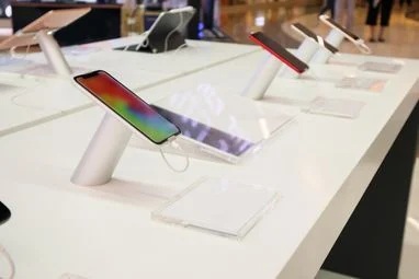 Європейські країни почали тестувати смартфони на міцність при падінні.