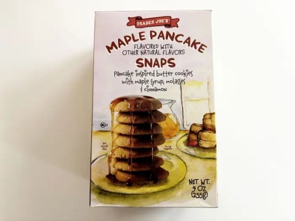 Коробка Maple Pancake Snaps від Trader Joe's.