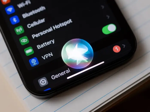 iPhone з активованою бульбашкою Siri.