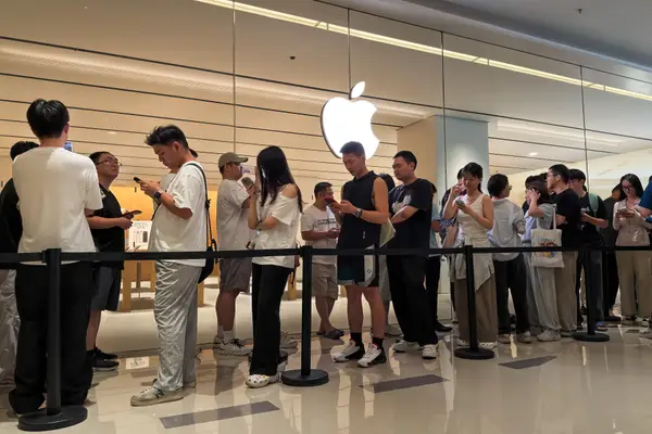 Shoppers in Shenzhen, Guangdong Province, China, line up for the iPhone 18 Pro
