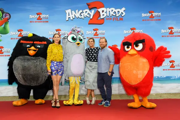 Dentsu робить ставку на Голлівуд з “Angry Birds 3” та іншими проєктами