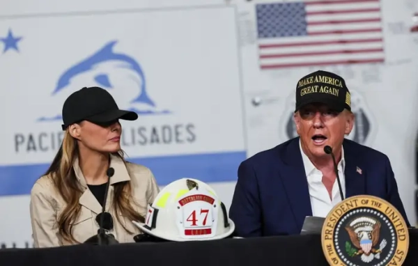 Меланія Трамп та Дональд Трамп відвідують район Pacific Palisades.