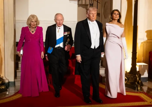 Королева Максима, король Карл, Дональд Трамп та Меланія Трамп на офіційній державній бенкетній вечері у Білому домі.