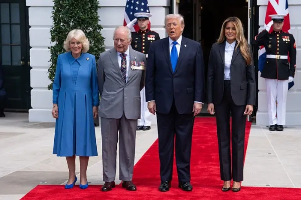 Королева Максима, король Карл, Дональд Трамп та Меланія Трамп на Південному портику Білого дому.