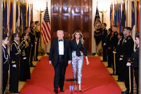 Дональд Трамп та Меланія Трамп на вечері в Білому домі з губернаторами штатів.