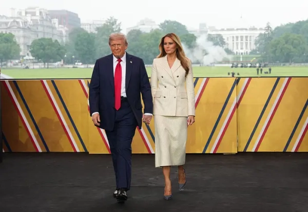 Дональд Трамп та Меланія Трамп на параді на честь 250-річчя армії.