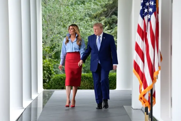 Меланія Трамп та Дональд Трамп у Білому домі.