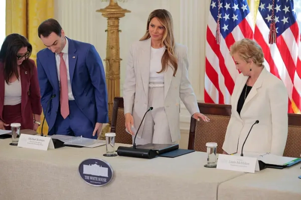 Меланія Трамп на засіданні Робочої групи Білого дому з питань штучного інтелекту.