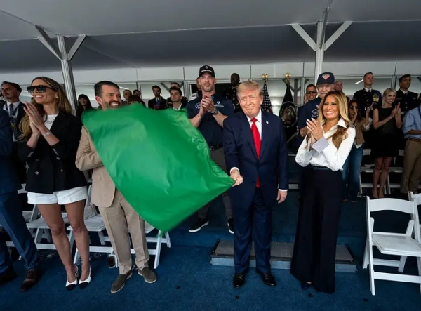Дональд Трамп та Меланія Трамп на гонці Freedom 250 Grand Prix.