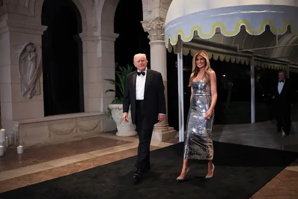 Дональд Трамп та Меланія Трамп на новорічній вечірці в Mar-a-Lago.