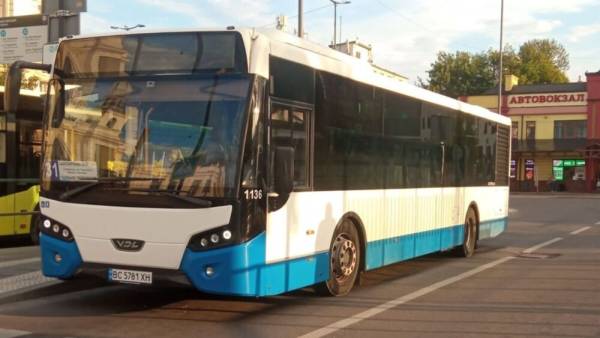 Ще п’ять низькопідлогових автобусів поповнили міський транспорт