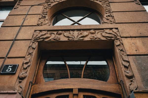 Відреставровано сецесійну браму на вулиці Коцюбинського