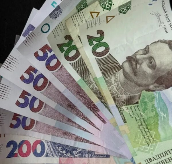 Суд скасував стягнення 58 тисяч гривень сумнівного боргу одеситки за вказівкою нотаріуса