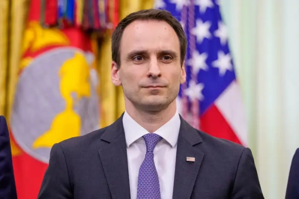 Технологічний радник Трампа радить компаніям, що створюють ШІ: “Просто зупиніться”