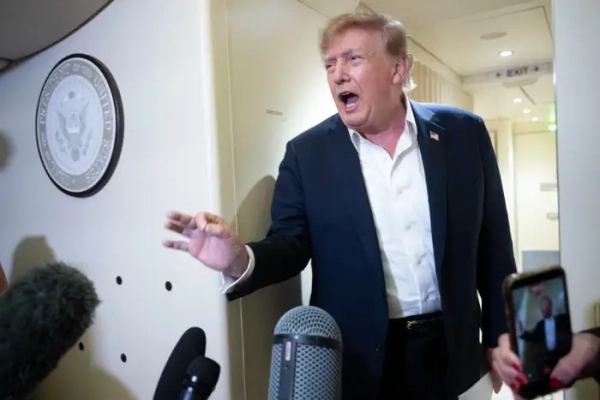 Трамп забороняє CNN, Politico та MSBNC доступ до Білого дому
