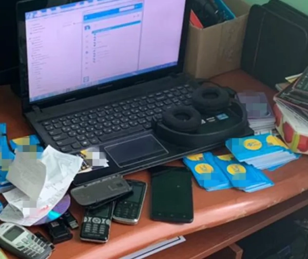 Чоловік утримував ботоферму на 10,7 тис. SIM-карт